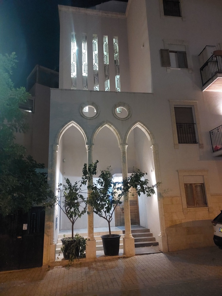 Jaffa Getaway sea front luxury Duplex Port & Old City 2m walk — 4-Star Luxury Hotel in Tel Aviv, Israel