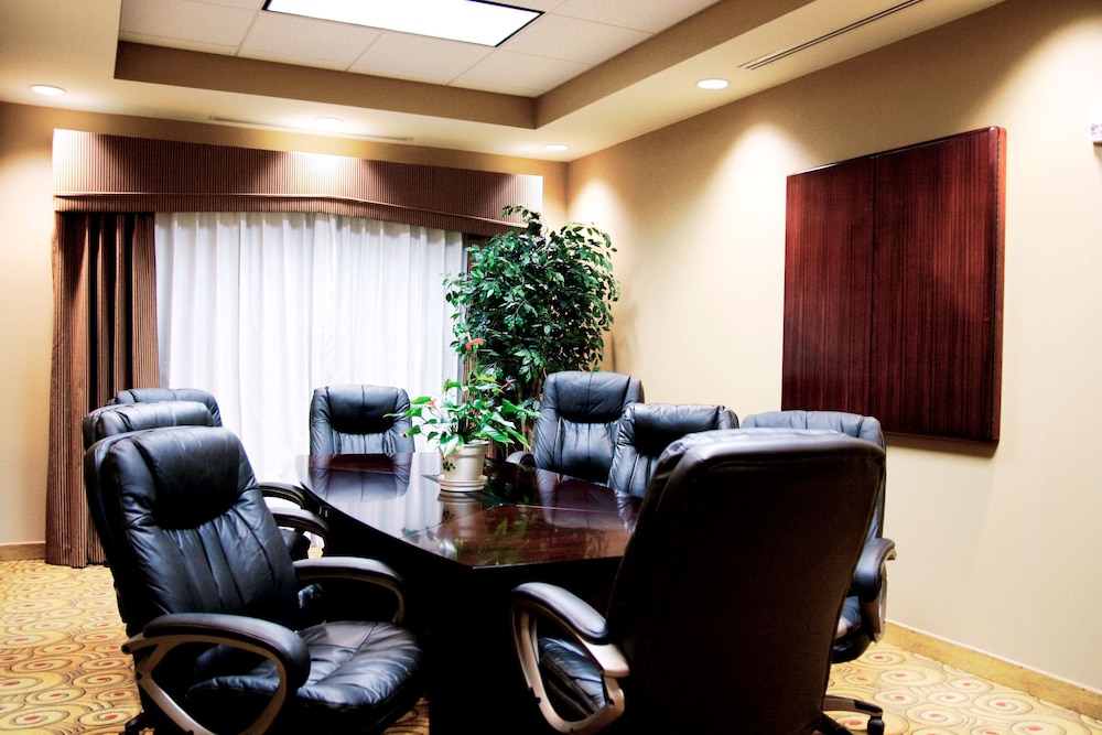 Hampton Inn & Suites Fredericksburg at Celebrate Virginia - photo 74
