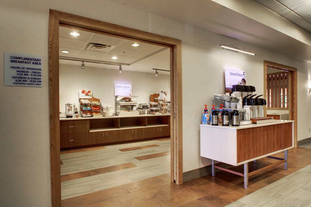 Holiday Inn Express Milwaukee North Brown Deer Mequon by IHG - photo 30