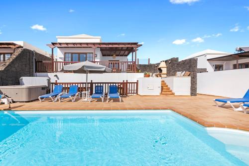 Villa Jeamir 2 — 4-Star Luxury Hotel in Playa Blanca, Spain