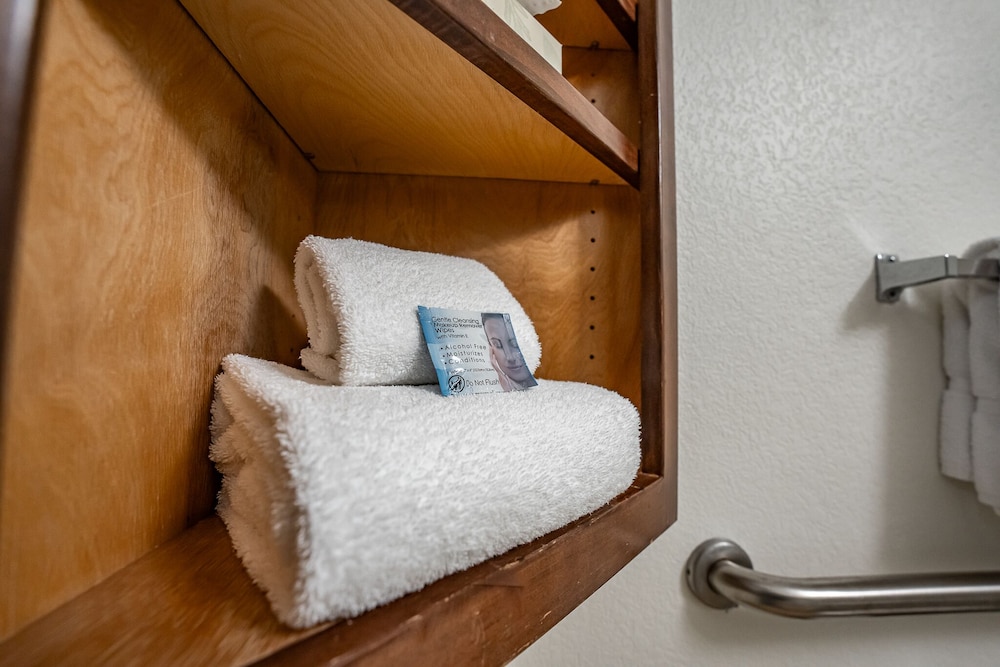 Christopher Inn and Suites - photo 37