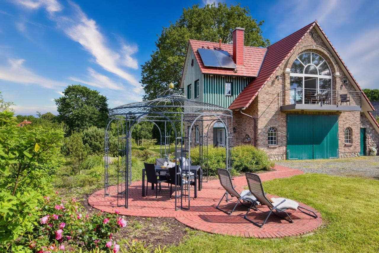 Ferienhaus Bootshaus in Nadelitz — 4-Star Luxury Hotel in Putbus, Germany