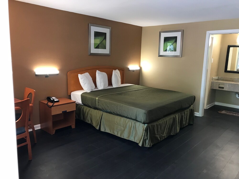 OYO Hotel Tallahassee Downtown - photo 5