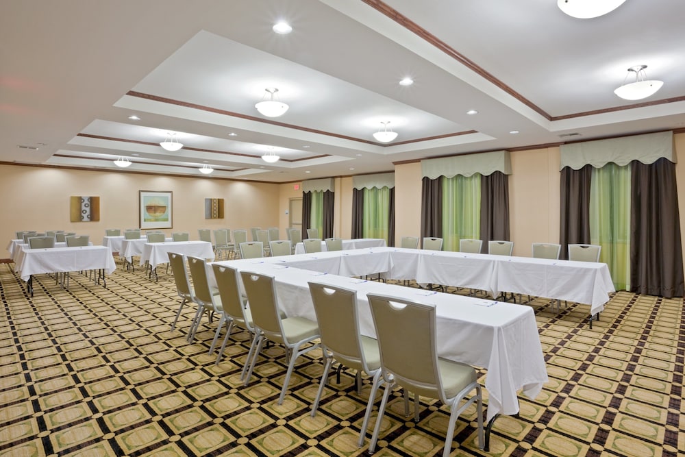 Holiday Inn Express Hotel & Suites Dumas by IHG - photo 43