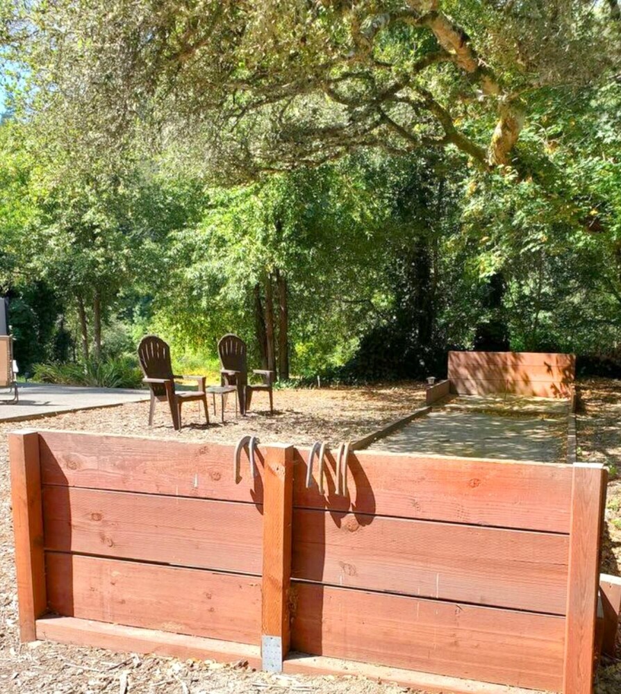 Reflections Seasonal Dock & Kayaks Hot Tub Fire Table BBQ HUGE yard Horseshoes Dog Friendly - photo 7