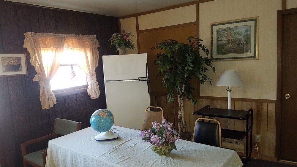 Burr Oak Motel - photo 26