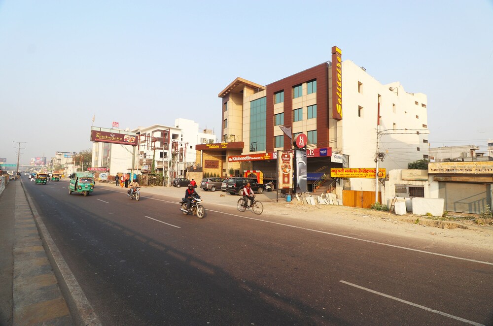 Capital O 26106 Hotel Solitaire in Lucknow, India