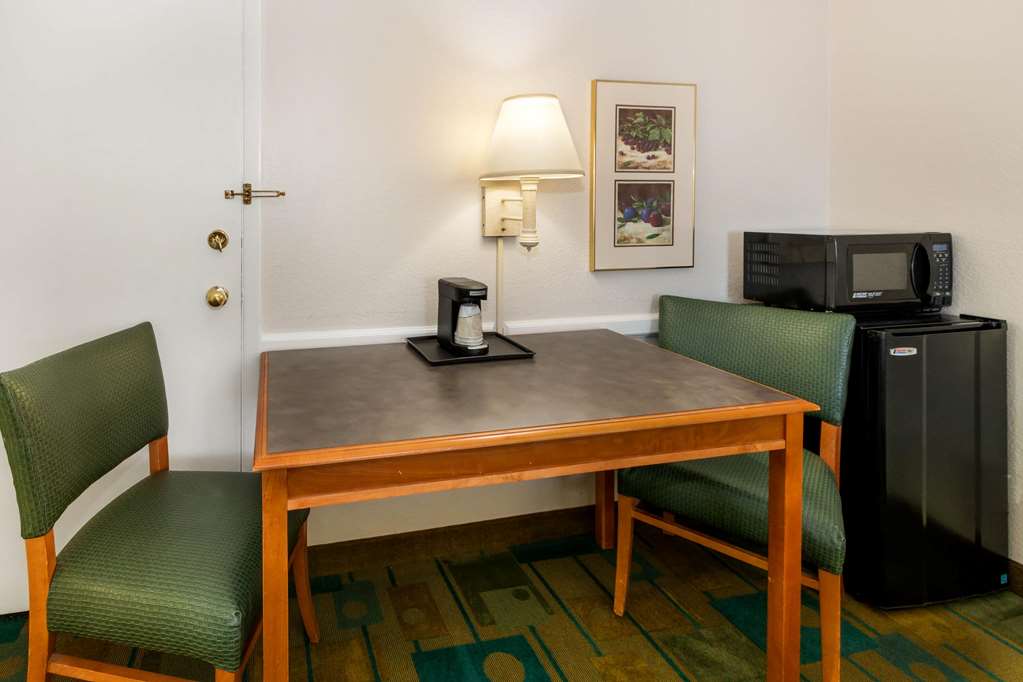 La Quinta Inn by Wyndham Albuquerque Northeast - photo 15