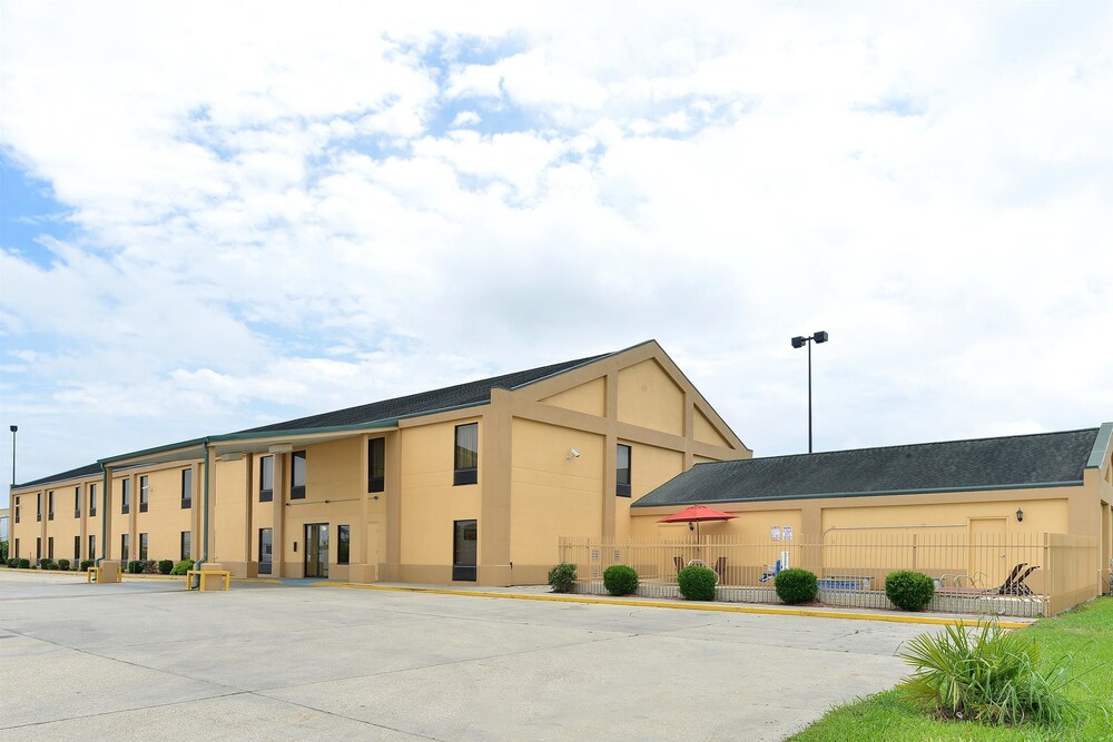 Executive Inn & Suites Breaux Bridge LA - photo 17