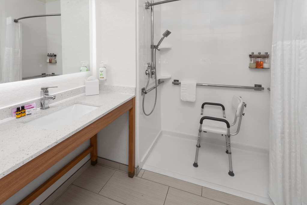 La Quinta Inn & Suites Coralville Iowa City - photo 13