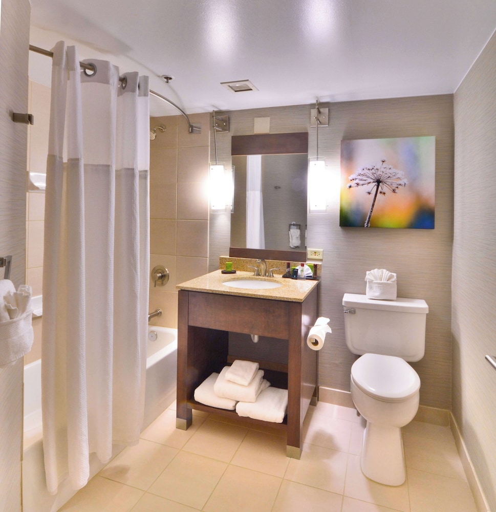 Embassy Suites by Hilton Denver Central Park - photo 24