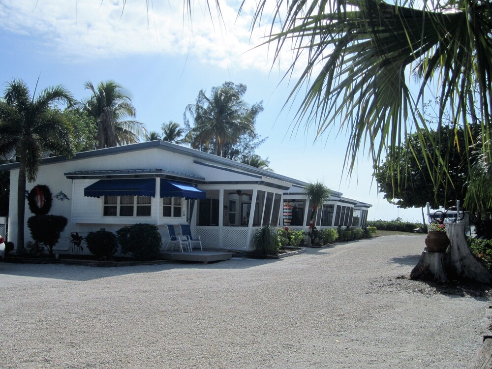 Tropical Winds Motel & Cottages - photo 78