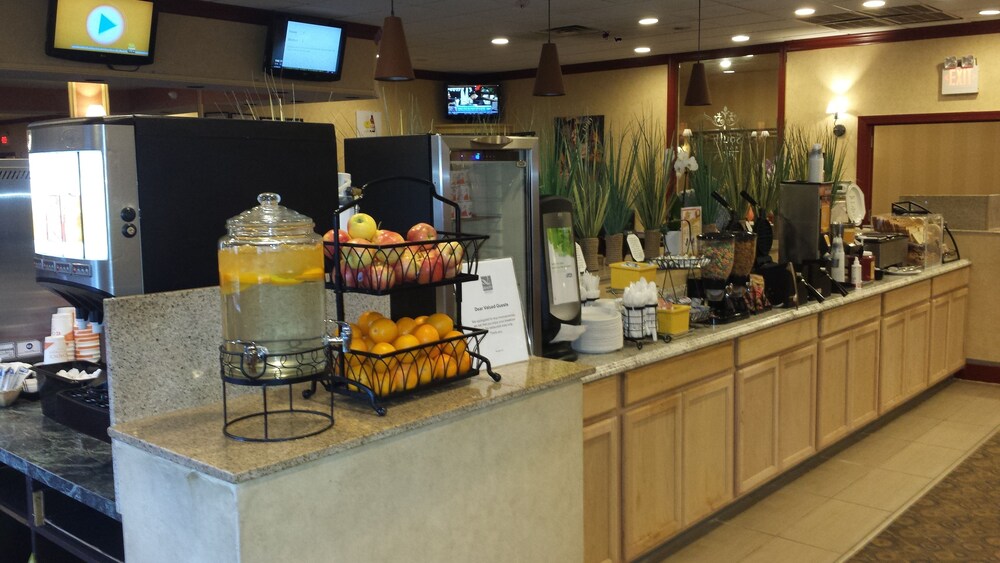 Quality Inn & Suites Hotel West Chester - photo 36