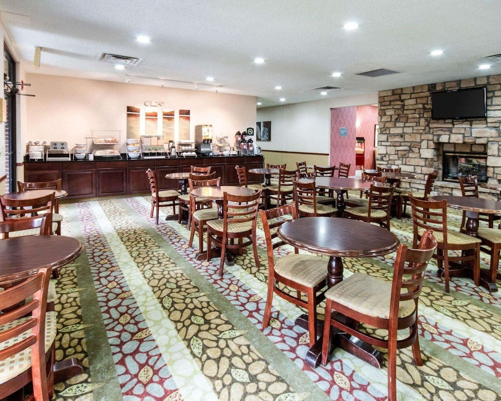 Comfort Suites Parkersburg South - photo 46