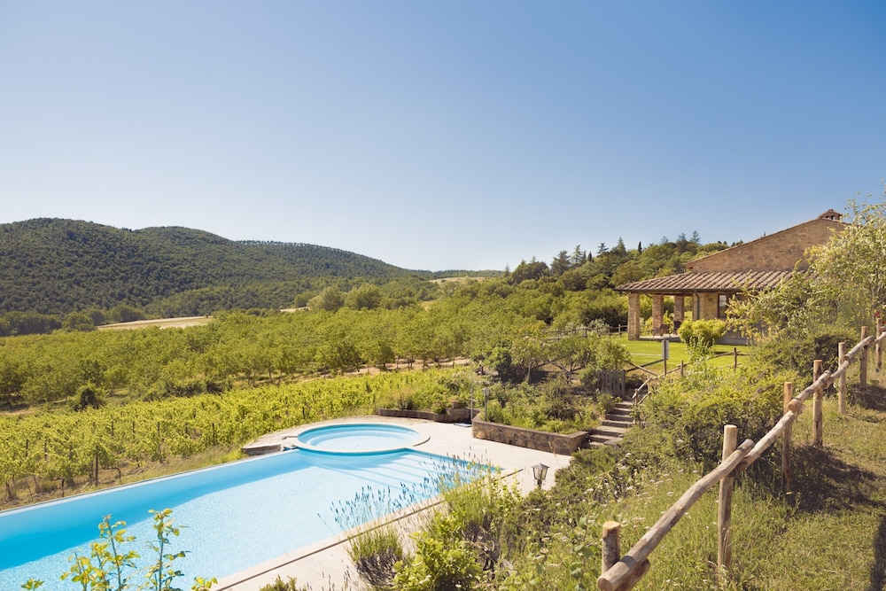 Agriturismo Il Serraglio — 4-Star Luxury Hotel in Montepulciano, Italy