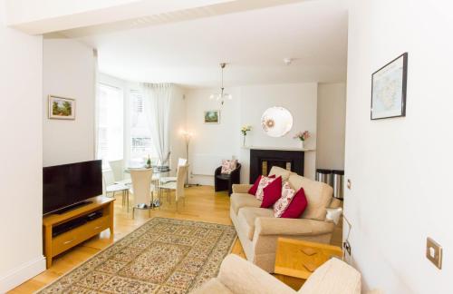 No 6 Hambrough House Private Balcony and Sea View — 4-Star Luxury Hotel in Ventnor, United Kingdom