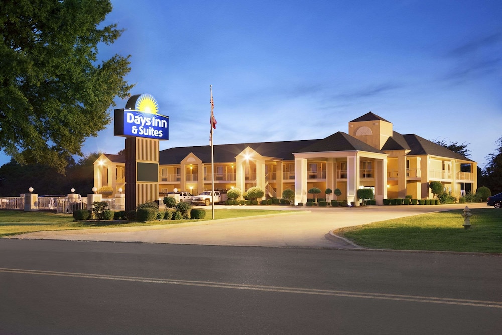 Days Inn & Suites by Wyndham Stuttgart - photo 21