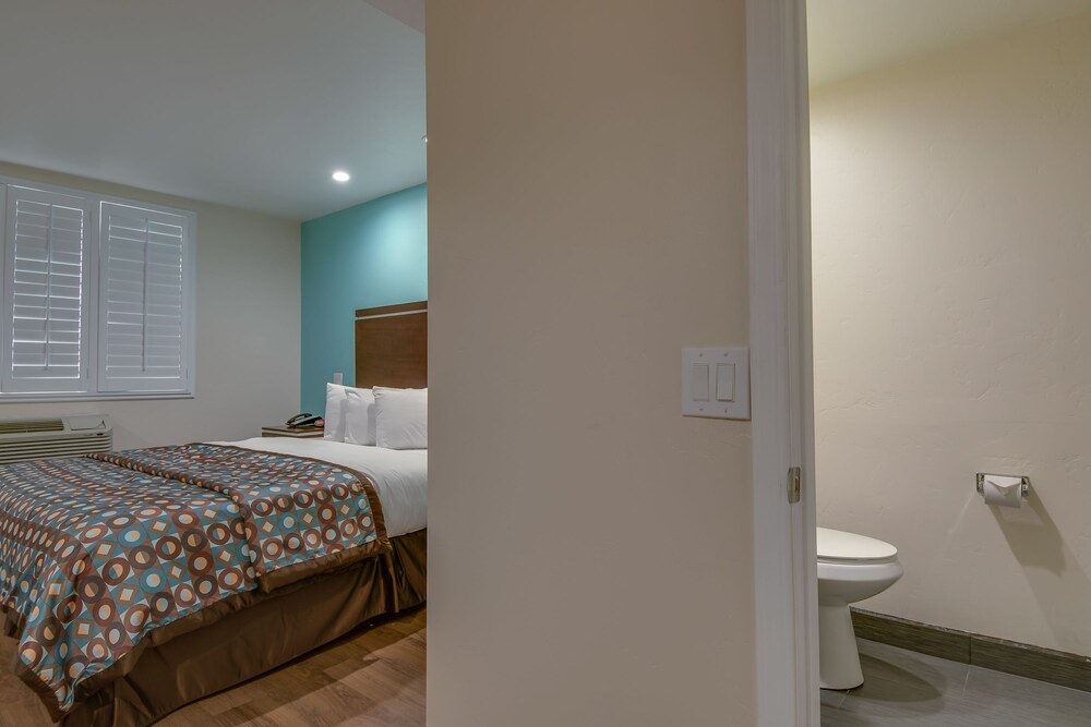 Vagabond Inn Executive Bakersfield Downtowner - photo 17