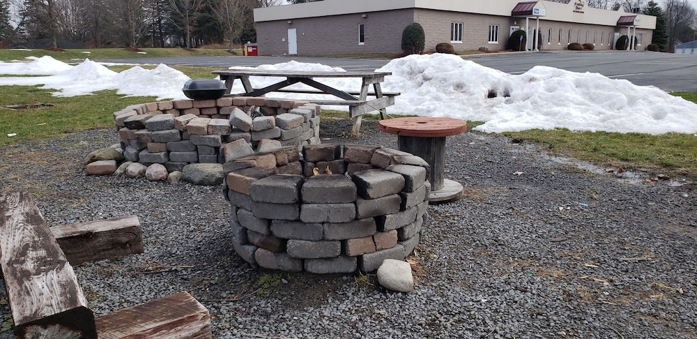 Pleasant Night Inn Carthage Near Fort Drum - photo 40