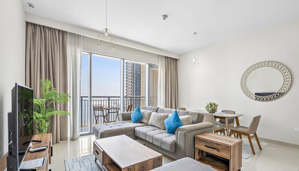 WelHome Incredible Creek Views From Th — 4-Star Luxury Hotel in Dubai, United Arab Emirates