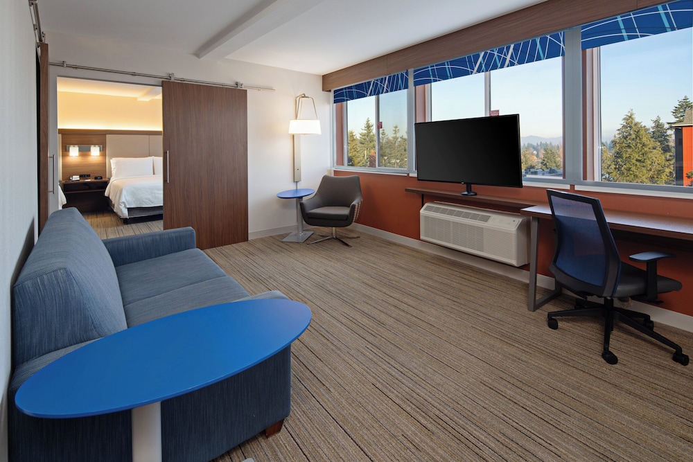 Holiday Inn Express & Suites Seattle Sea Tac Airport - photo 6