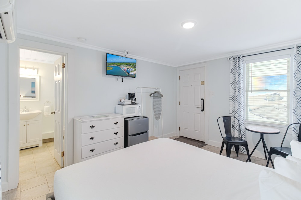 The Inn at River Oaks - photo 52