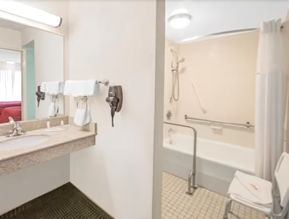 Days Inn By Wyndham Wilmington University - photo 12
