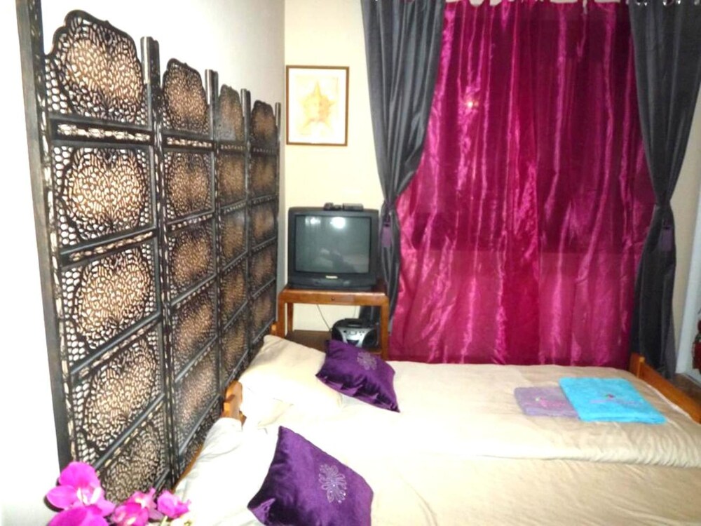 Modern Coed Dorm in Reading - carbon neutral hotel in Reading
