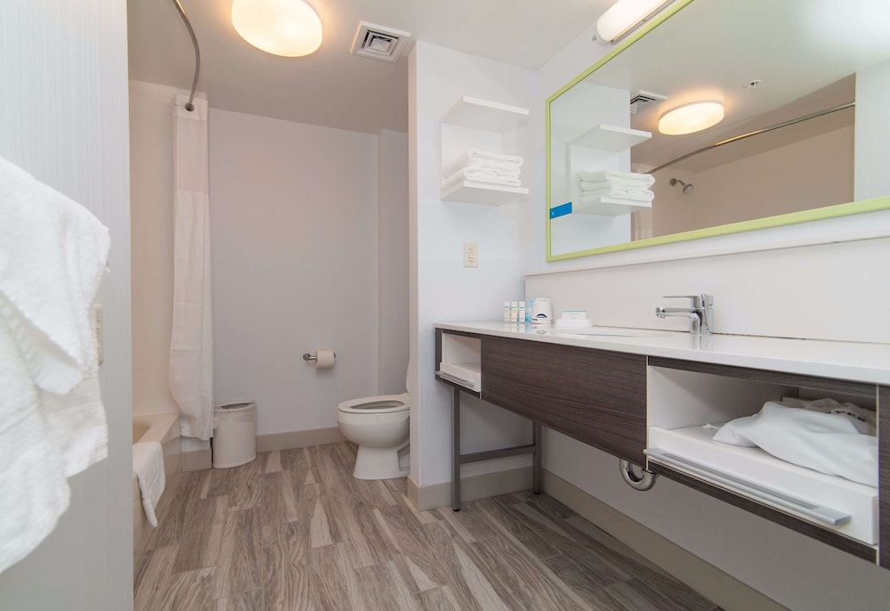 Hampton Inn Norwich - photo 37