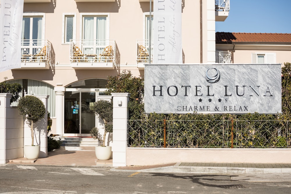 Hotel Luna - carbon neutral hotel in Massa