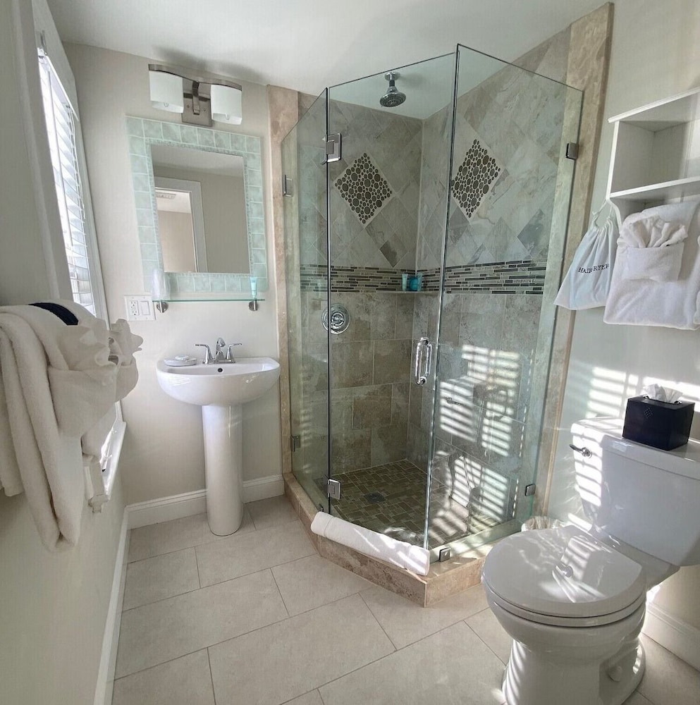 Beach Breeze Inn - photo 42