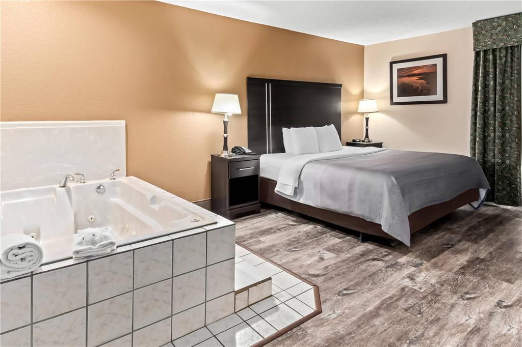 Quality Inn & Suites Granbury - photo 8
