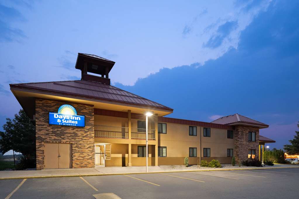 Days Inn & Suites by Wyndham Bozeman - photo 4