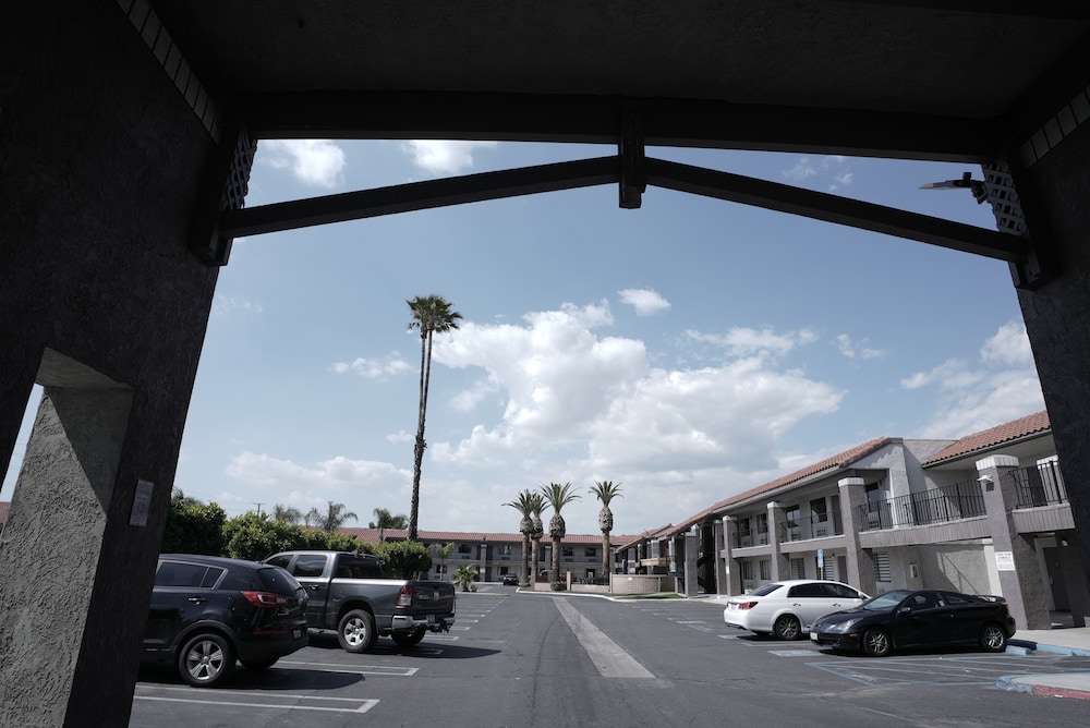 Days Inn by Wyndham Hemet - photo 25