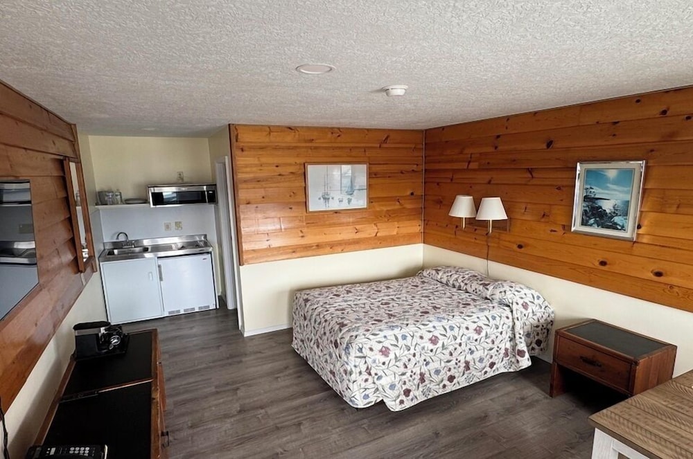 Captain's Choice Motel - photo 22