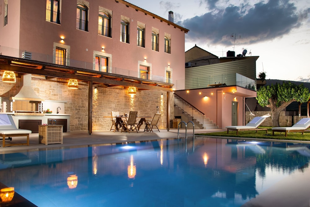 Divine Crete — 4-Star Luxury Hotel in Irakleion, Greece