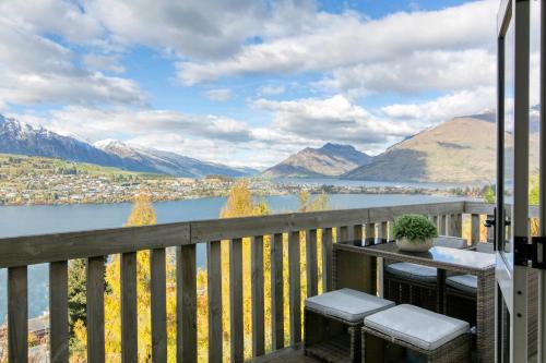 Lake & mountain view home in CBD — 4-Star Luxury Hotel in Queenstown, New Zealand
