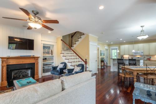New Listing 114A W Hudson Ave Open Layout Close to Everything - photo 2