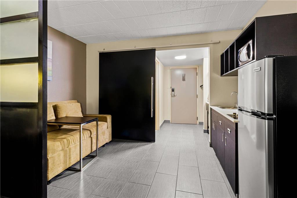Suburban Studios Altoona - photo 17