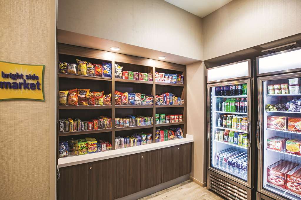 La Quinta Inn & Suites by Wyndham Wichita Northeast - photo 30