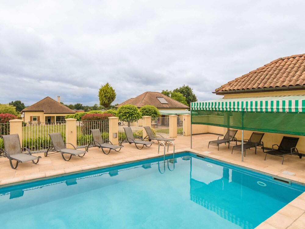 Modern Holiday Home in Aquitaine — 4-Star Luxury Hotel in Bergerac, France