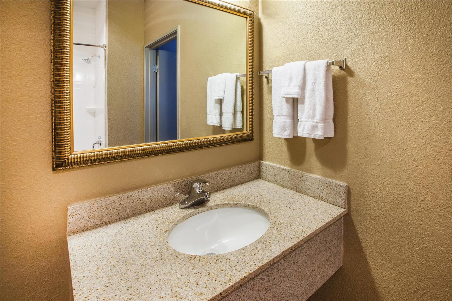 La Quinta Inn by Wyndham Indianapolis North at Pyramids - photo 23