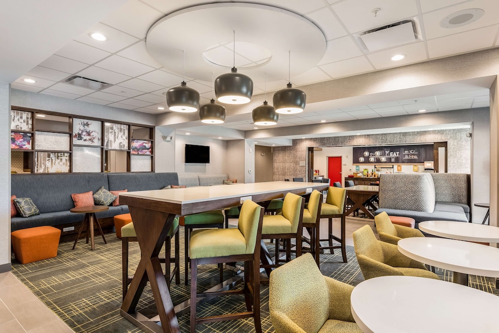 Hampton Inn Batesville - photo 27