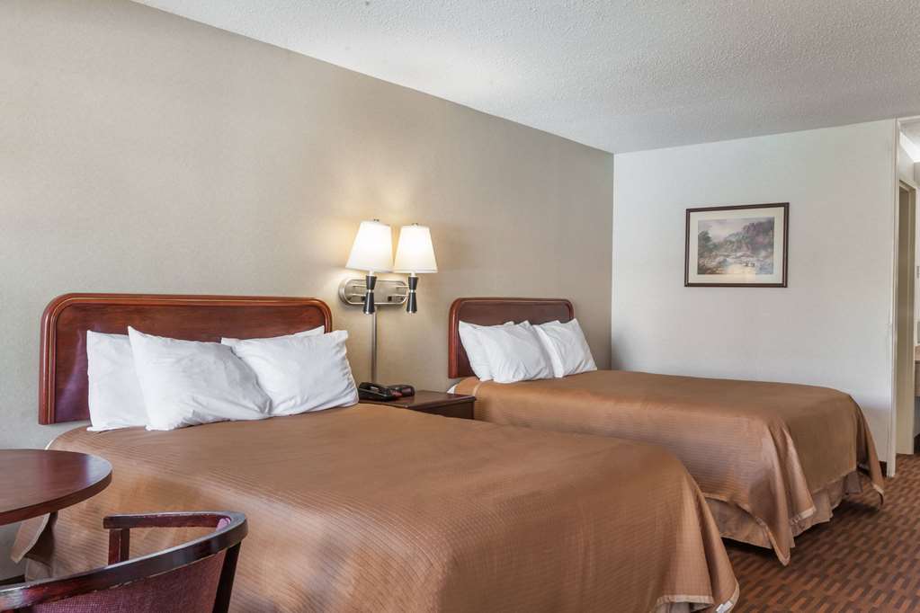 Howard Johnson by Wyndham Albany - photo 17