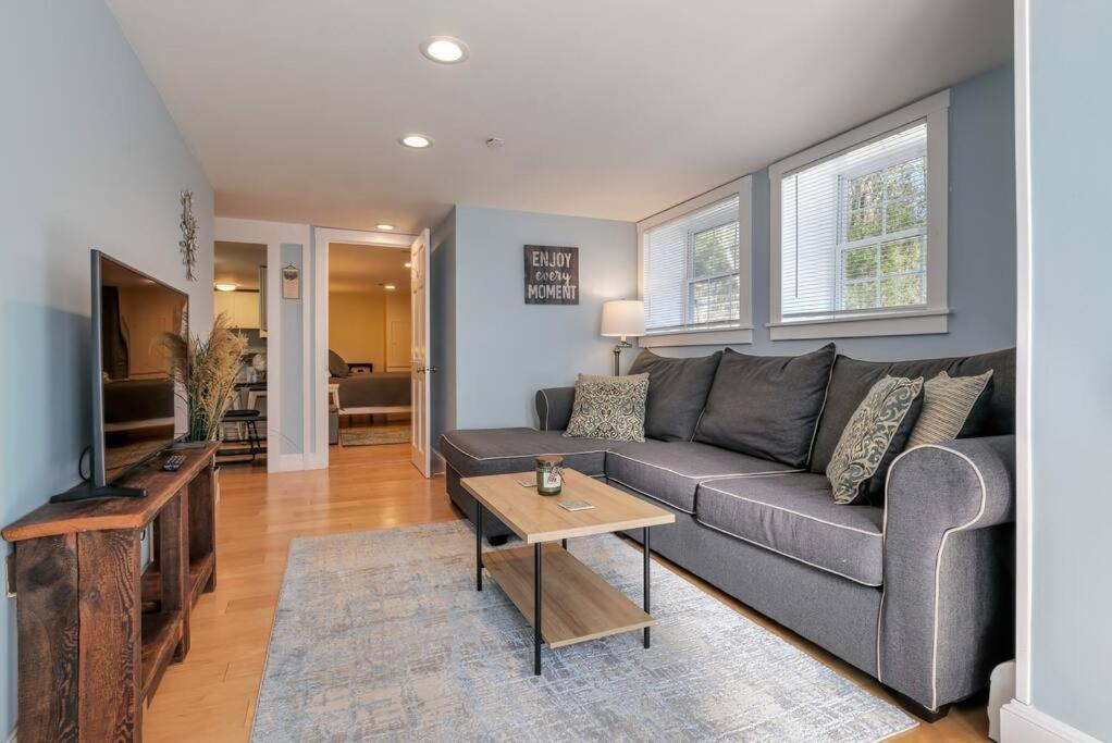 2BR Apt w 3 min Walk to downtown SWH Low Tide — 4-Star Luxury Hotel in Bar Harbor, United States