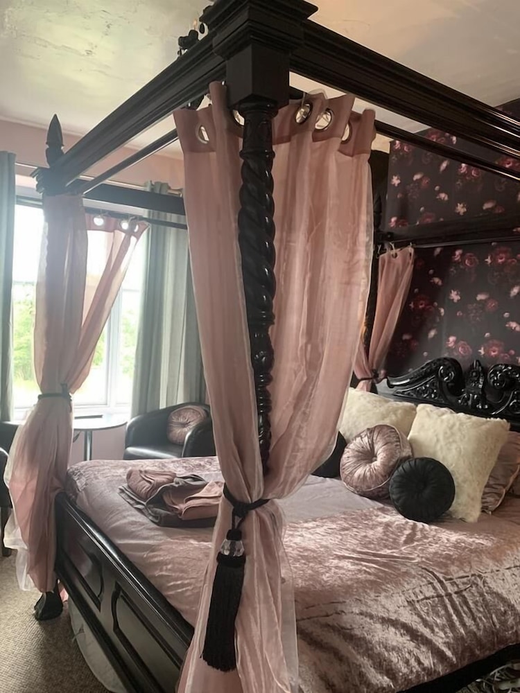 Peniarth Arms Hotel in Tywyn, United Kingdom