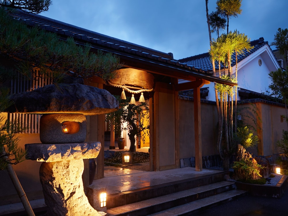 Ryokan Shinsen — 4-Star Luxury Hotel in Miyazaki, Japan