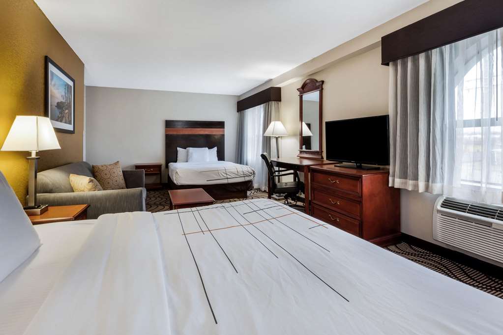 La Quinta Inn by Wyndham Sandusky near Cedar Point - photo 40