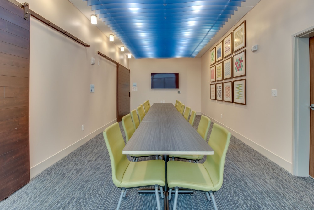 Holiday Inn Express & Suites Union City by IHG - photo 37