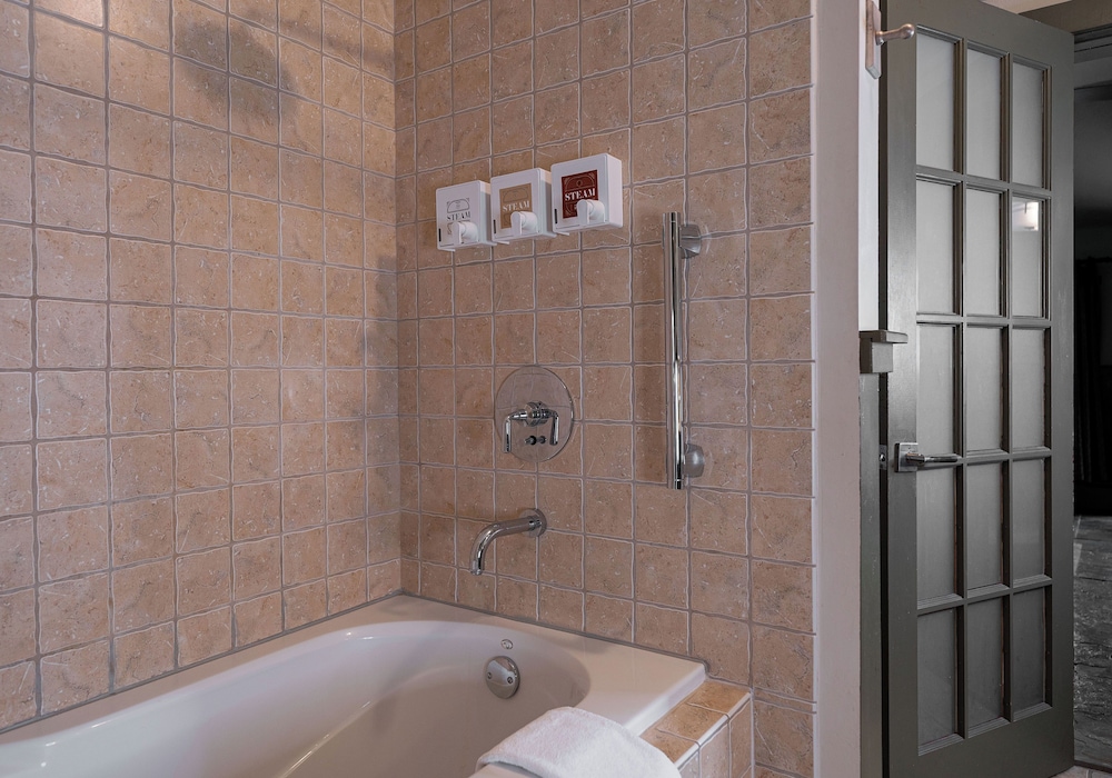 Highland Haven Creekside Inn - photo 128